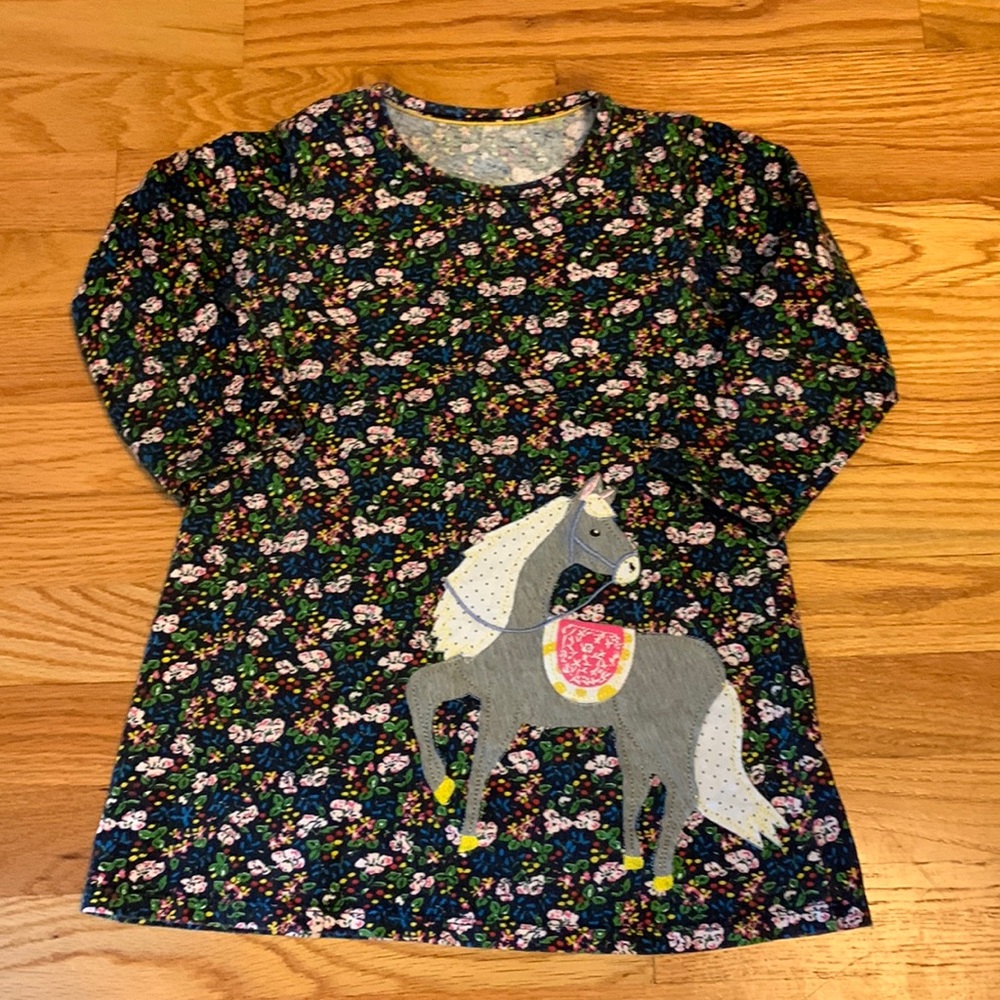 Horse appliqué tunic top
